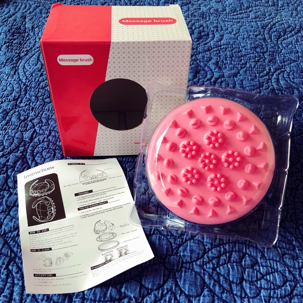 NWT 🌷 Massage Brush